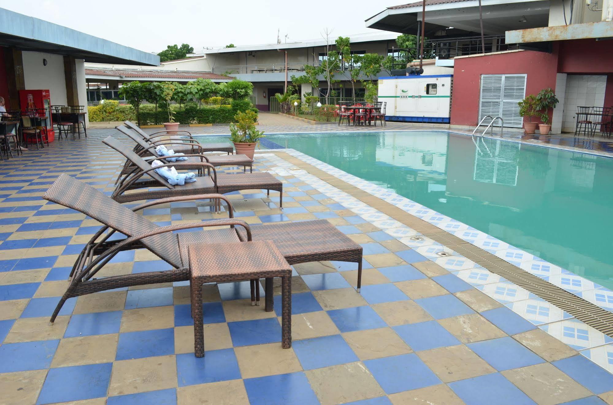 Royal City Dubai Complex Kisumu Bagian luar foto