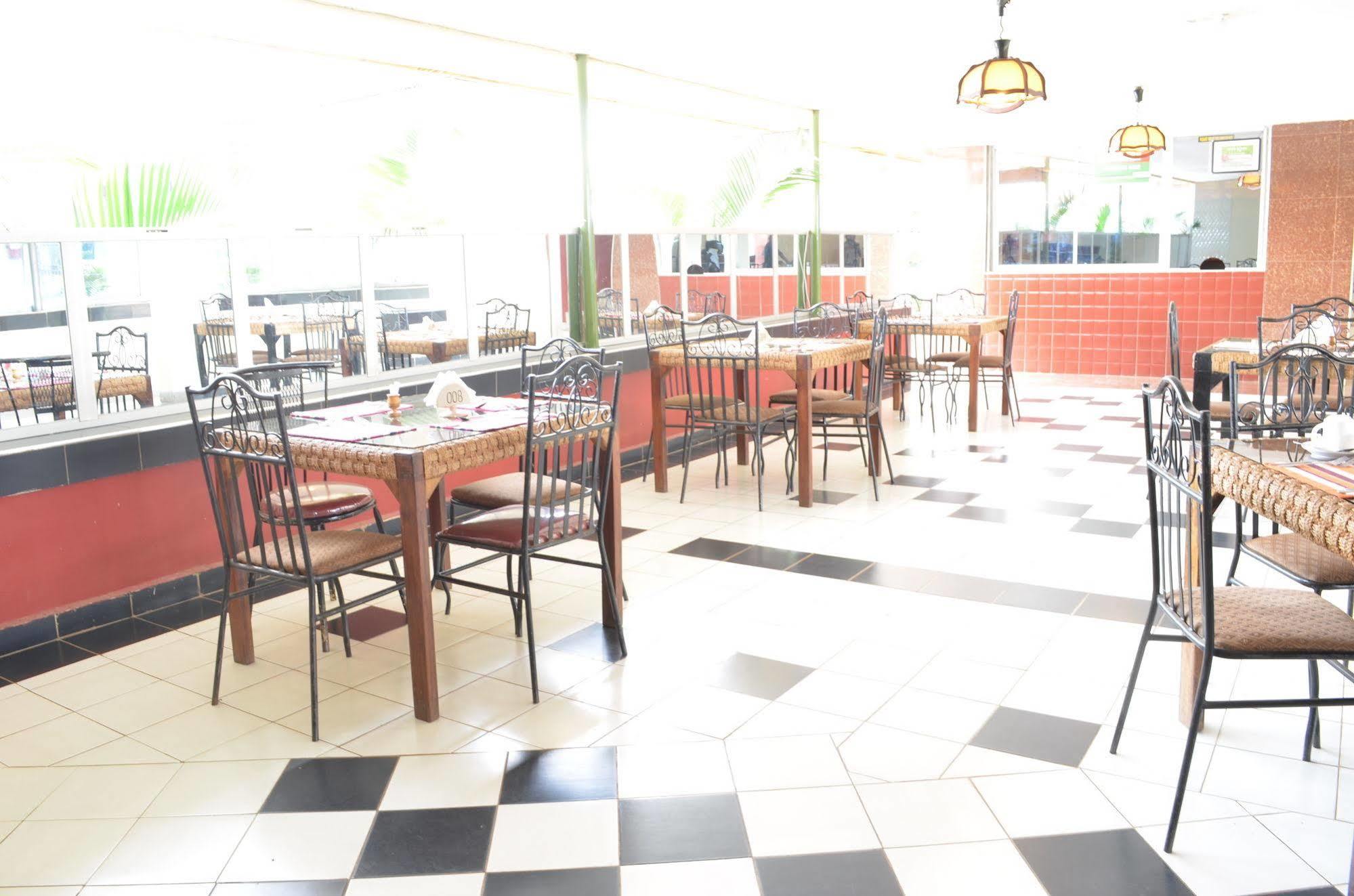 Royal City Dubai Complex Kisumu Bagian luar foto