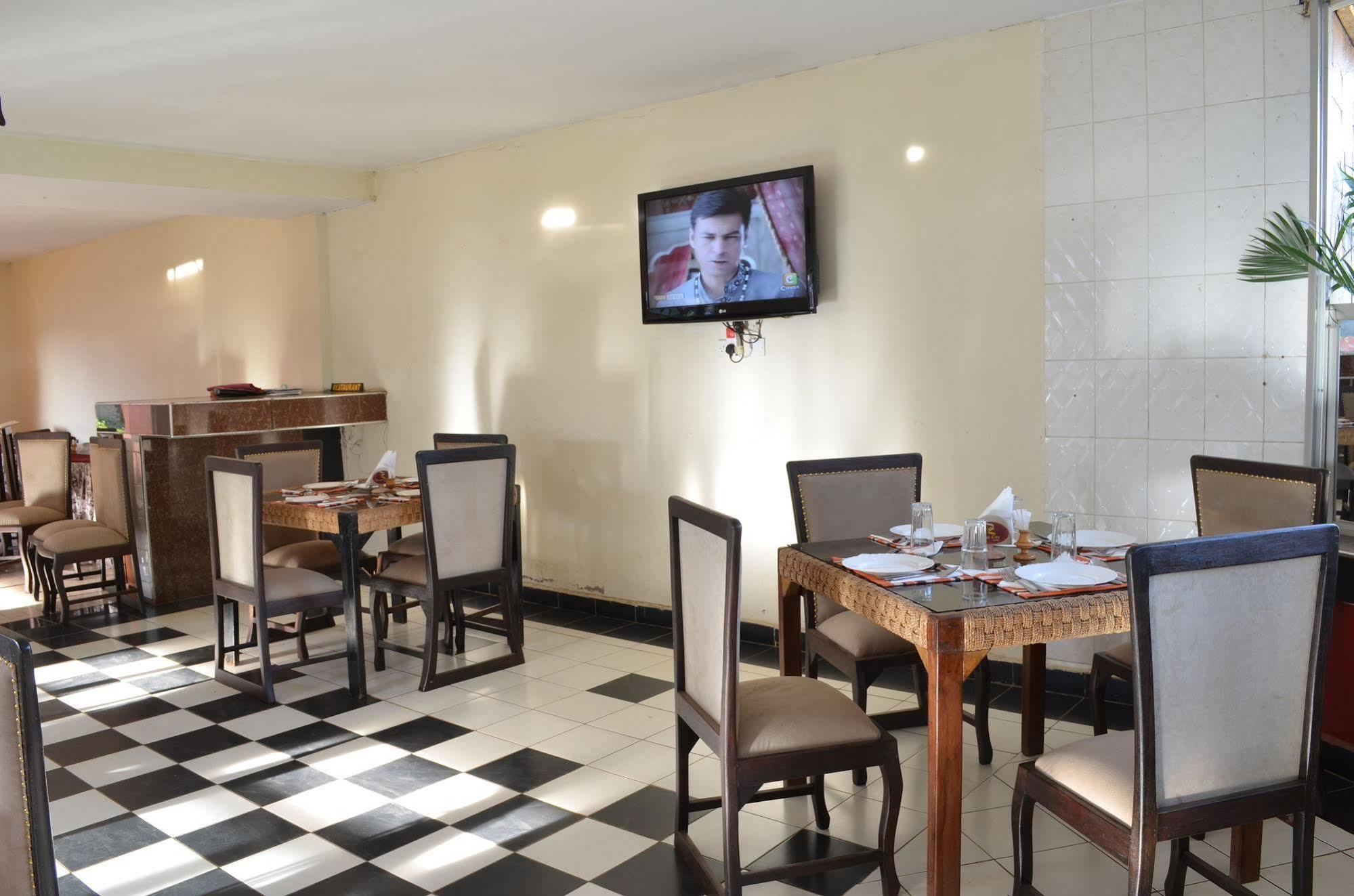 Royal City Dubai Complex Kisumu Bagian luar foto