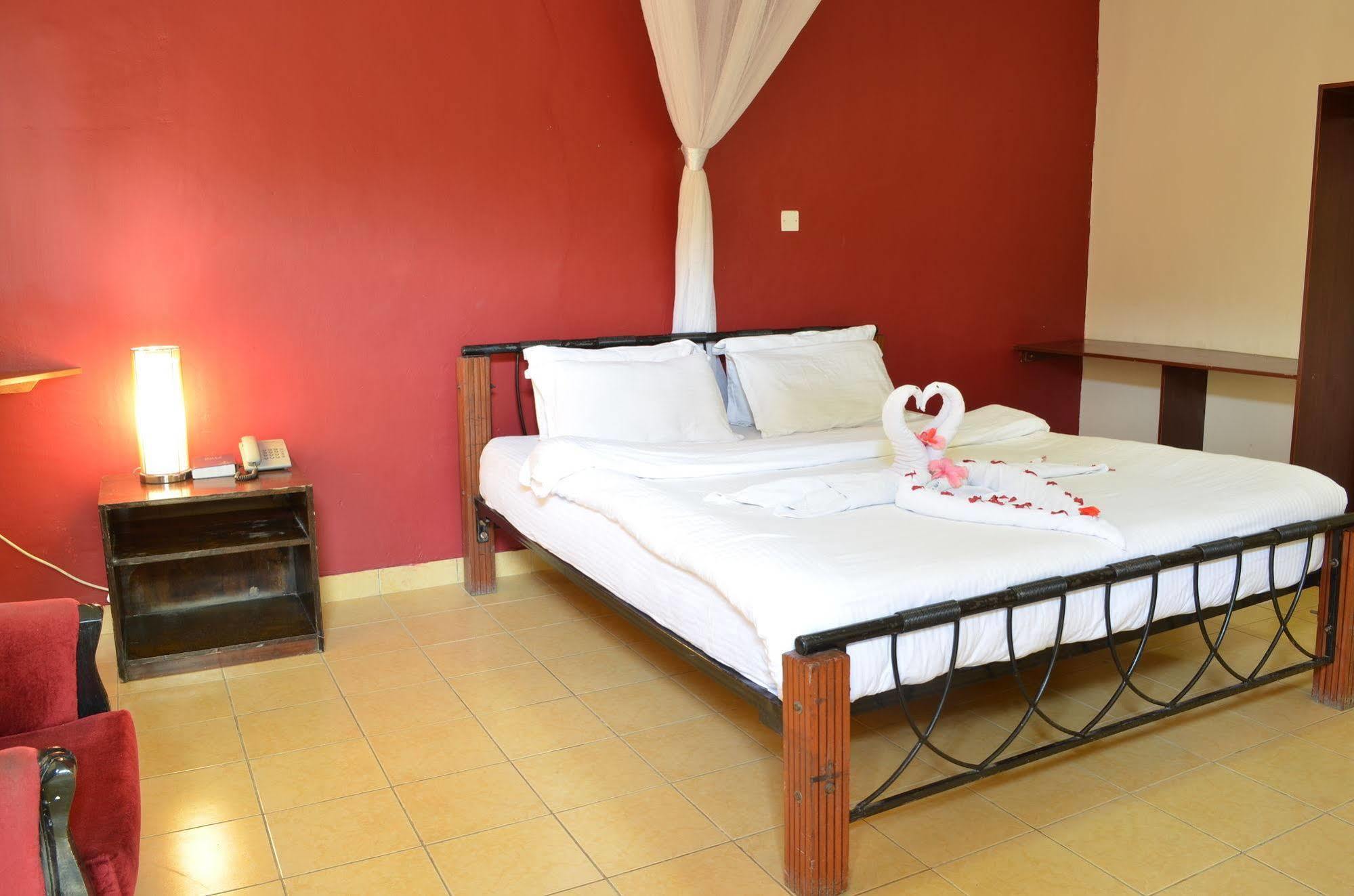 Royal City Dubai Complex Kisumu Bagian luar foto