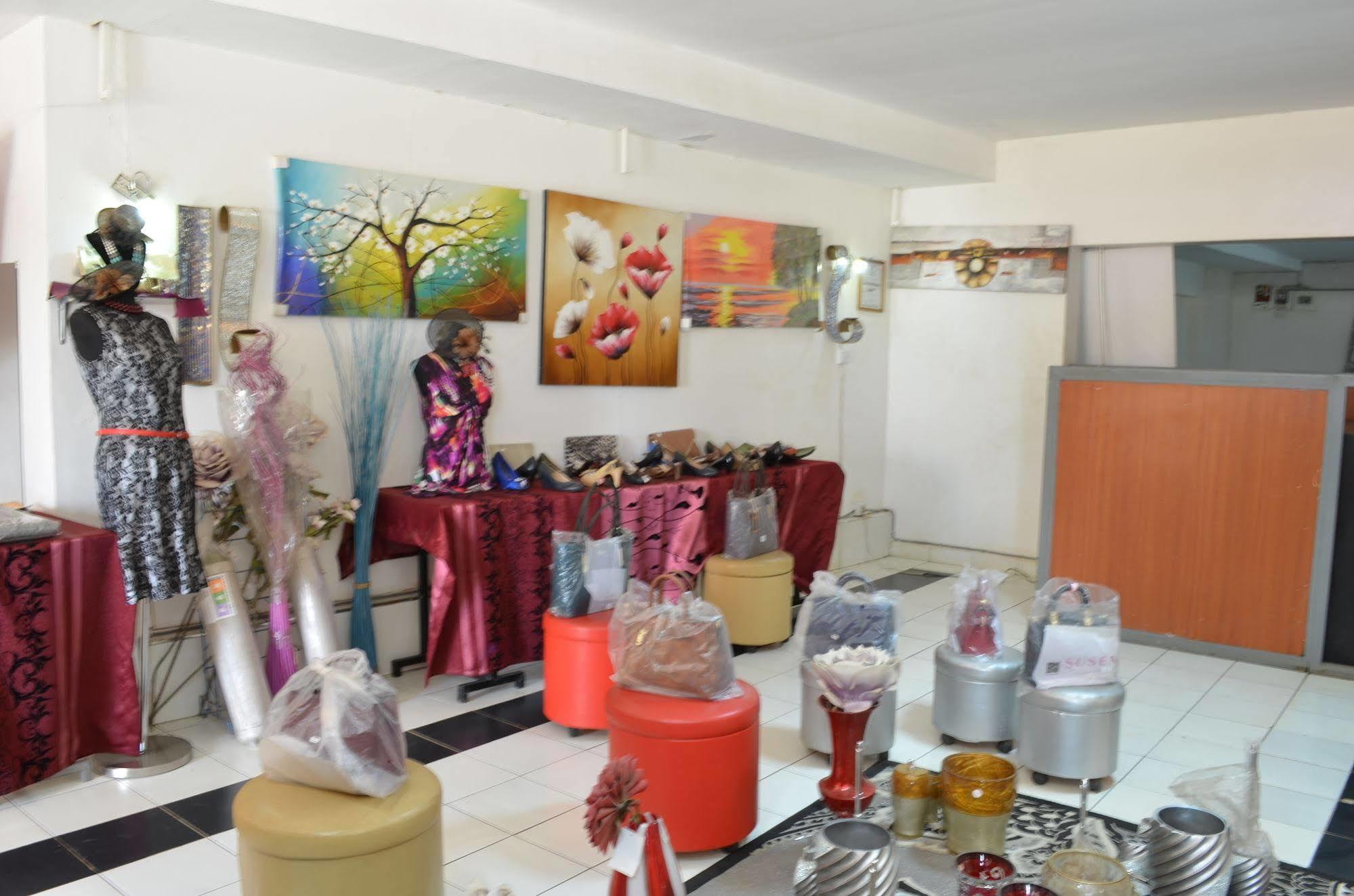 Royal City Dubai Complex Kisumu Bagian luar foto