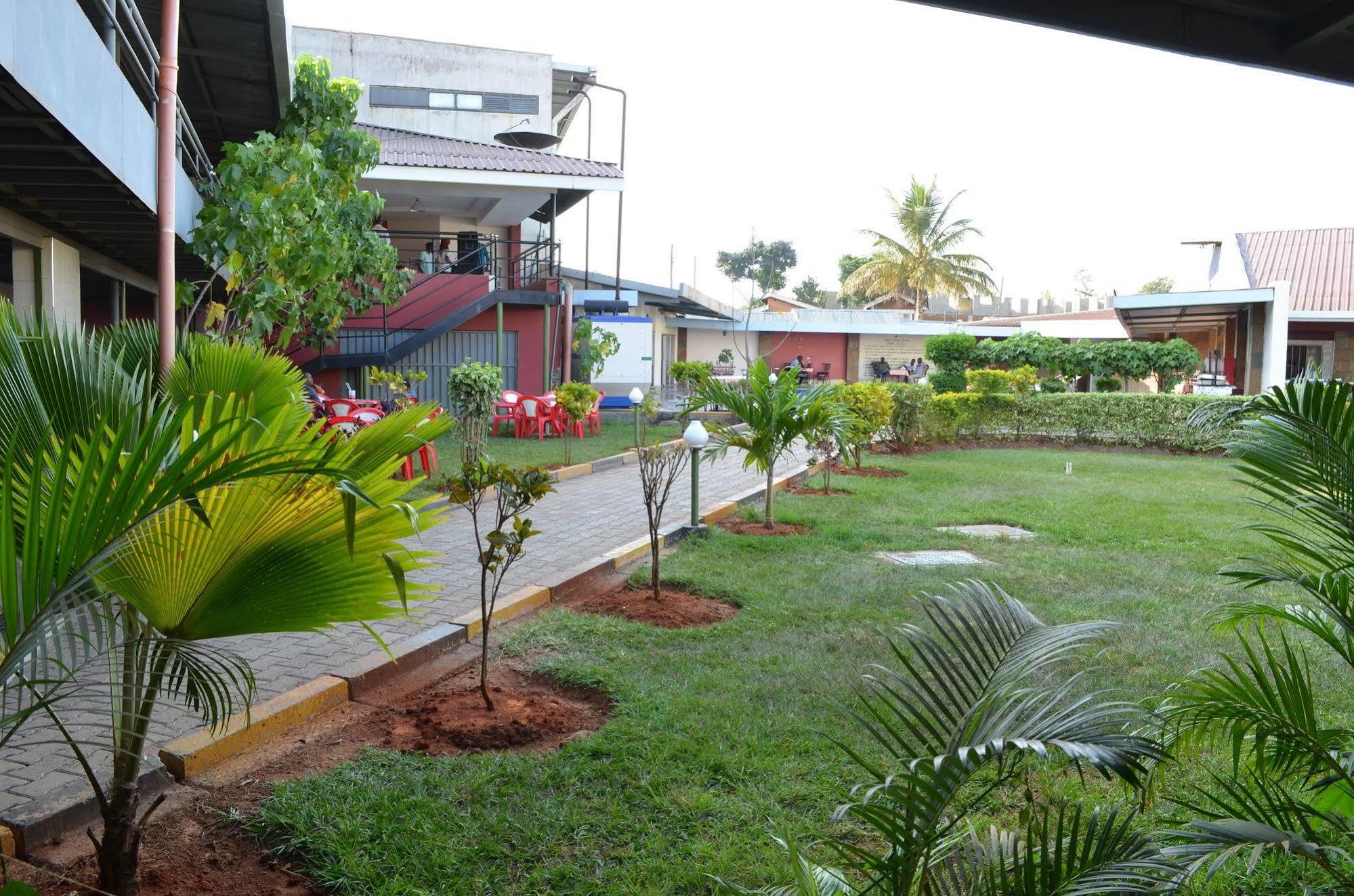 Royal City Dubai Complex Kisumu Bagian luar foto