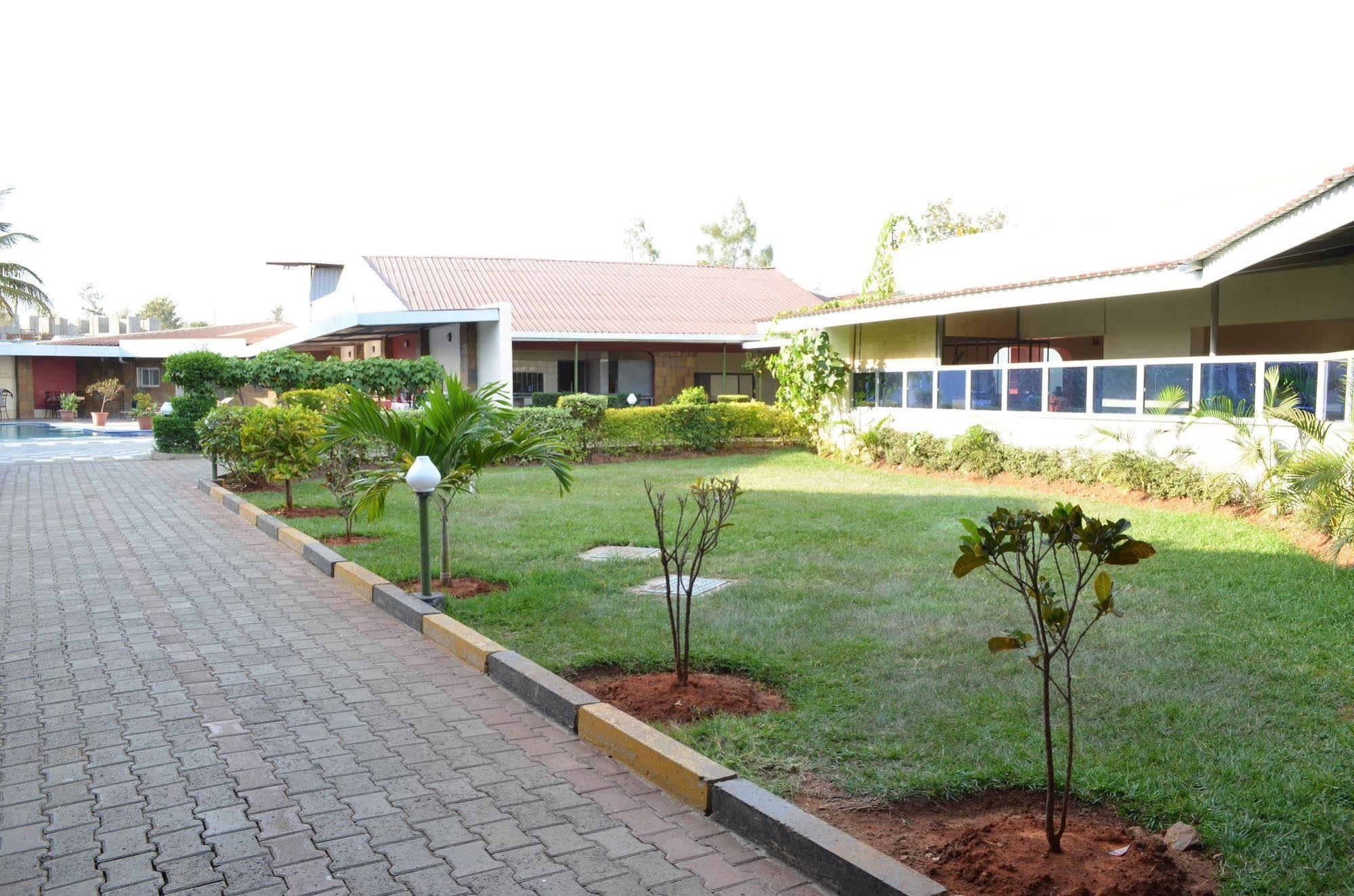 Royal City Dubai Complex Kisumu Bagian luar foto